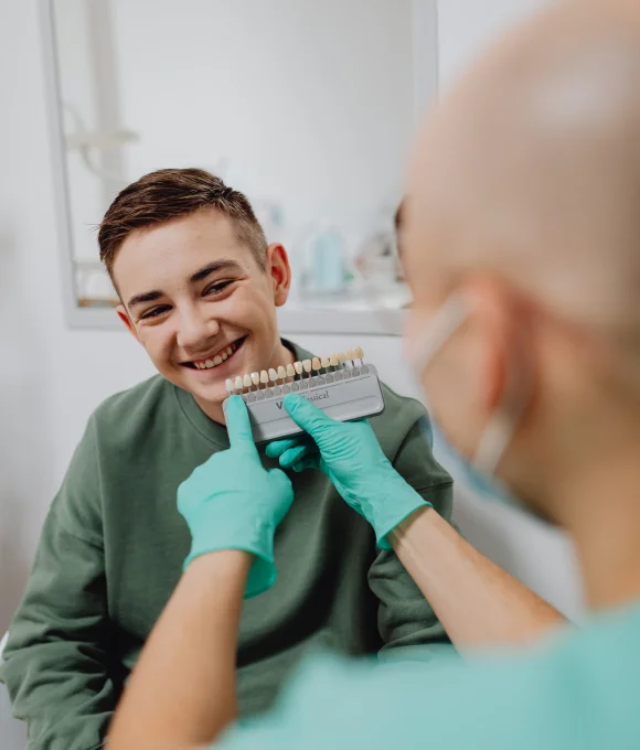 Friendly dentist consultation at Hola Dentistry